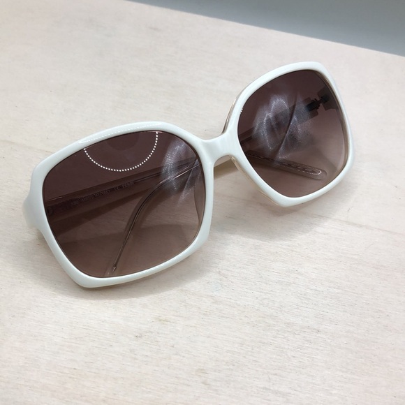 Fendi fs5137 sunglasses logo charm dangle semi oversized gradient. main image 8